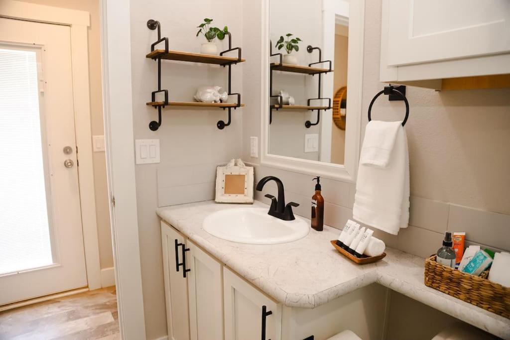 The Little Getaway-Sleeps 4, Firepit, Pet Friendly Villa Pottsboro Exterior foto